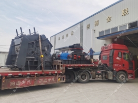 1000*700液壓對輥制砂機，1210反擊破發(fā)往四川